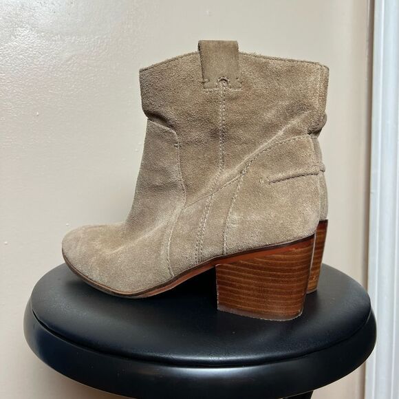 SALE! Brown Suede Vince Camuto Booties Size 8 GUC - Picture 4 of 6